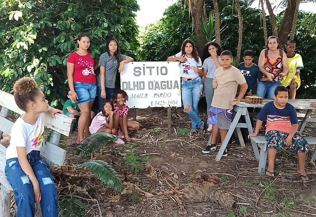 Crianças do CRAS Teotônio Vilela visitam o Sítio Olho D’água onde se situa o Café Dona Santina acompanhado dos professores da Fatec Marília.